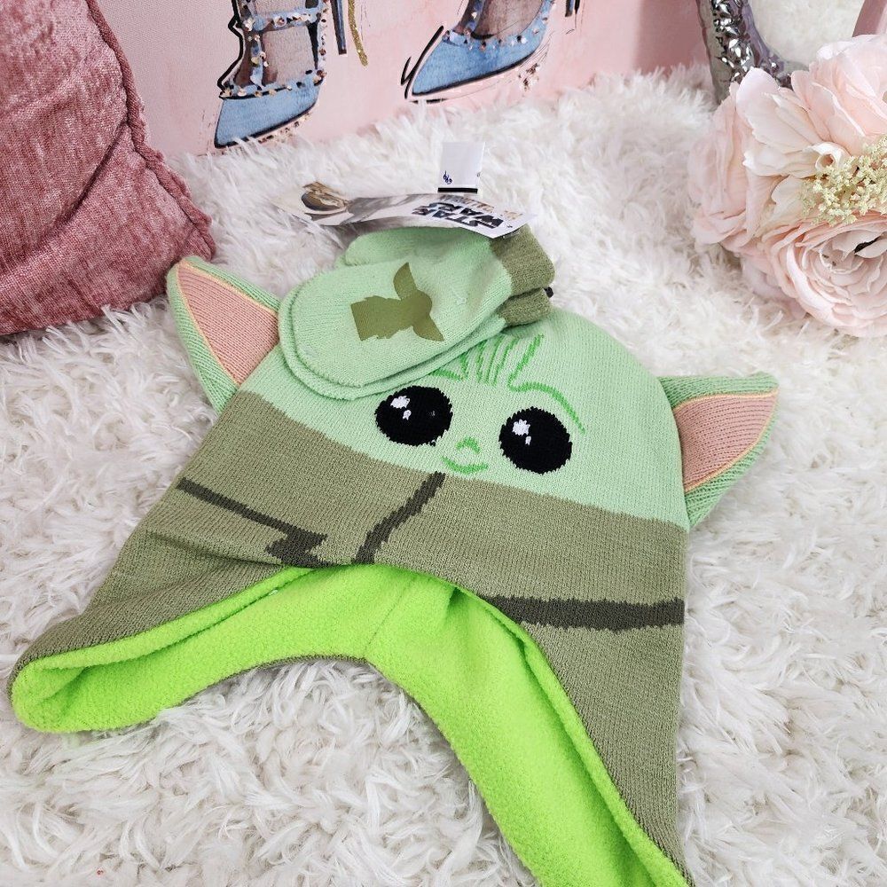 Starwars 2 Pieces Hat and gloves Kid's MANDALORIAN Super Cute !!!!!